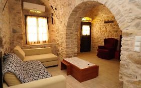Traditional Medieval Holiday House In Kalamoti